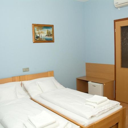 Penzion U Splavu Breclav Exterior photo